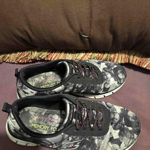 Sketchers Memory Foam Sli-on Comfort Walking Work Wear Size 7 1/2 - Picture 2 of 4